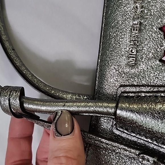 EUC- Michael Kors Mercer Silver Metallic Light Up Purse - RARE! - Picture 11 of 13